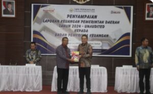 Bupati Pakpak Bharat menyerahkan laporan keuangan tahun 2024 kepada BPK RI perwakilan Sumut