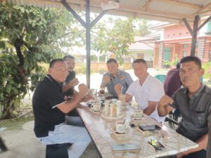 Syamsiri Indra Ngopi Santai Bersama Masyarakat Cerenti, Masyarakat:  Senang bisa Bertemu Langsung dengan Wakil Rakyatnya tanpa ada Pembatas