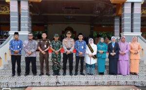 Kapolres Kuansing Hadiri Upacara Hari Pendidikan Nasional 2025 di Teluk Kuantan