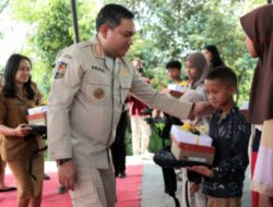 Bupati Pakpak Bharat bagikan paket bantuan sosial pada anak yatim