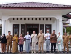 Dua siswa SMA Negeri I Salak mengikuti pelatihan Paskibra tingkat Propinsi Sumatera Utara