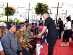 Bupati Pakpak Bharat bagikan paket bantuan Rehabilitasi Sosial Cluster Lansia