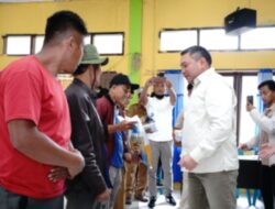 Bupati Pakpak Bharat serahkan Bansos melalui program Rehabilitasi Sosial tahun 2025