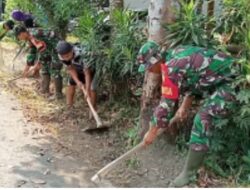 Kerja Bakti Babinsa Tanjungsari dan Warga Wujudkan Lingkungan Bersih Di Josenan