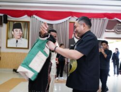 Bupati Pakpak Bharat bagikan bibit  jagung, padi Gogo bagi petani