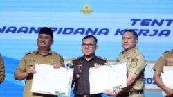 Bupati Dairi Tandatangani Kerjasama Pelaksanaan Pidana Kerja Sosial Bersama Kajari Dairi
