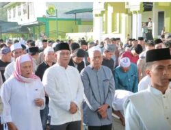 Rayakan Idul Fitri 1447 Hijriah, Wakil Bupati Dairi Sholat Bersama Masyarakat Di Mesjid Agung Sidikalang