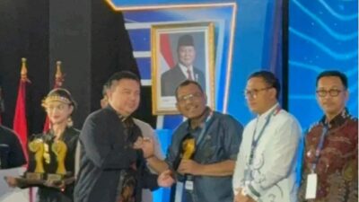 Vickner Sinaga Raih Penghargaan Dari Kemendagri, Bawa Pulang Rp1 Miliar