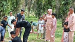 Pererat Silaturahmi, Kapolsek Benai Serahkan Hewan Kurban di Desa Tebing Tinggi