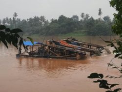Kian Meraja Lela, PETI di Tanjung Simandolak Ancam Sungai Batang Kuantan: Warga Bawa Suara, Desak APH Bertindak!